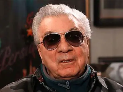 دانلود آهنگ گلپا که خاطره ساز است  / ترانه عاشقانه کنارم بودی