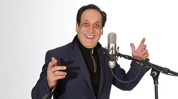 حرکت جنجالی مجری در پخش زنده تلویزیونی + فیلم