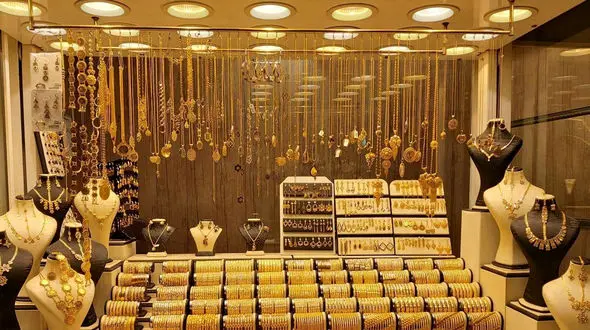 پیش بینی قیمت طلا در روزهای آینده / چرا مالیات کارمندان بیشتر از طلا فروشان است؟