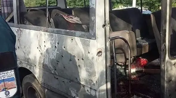 عکس/ مرد افغان تا صبح کنار قبر پسرش خوابید !