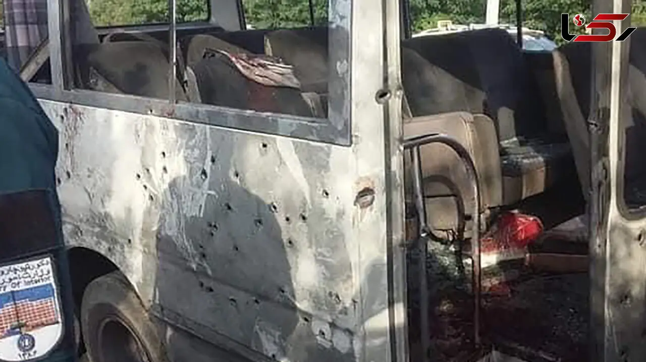 عکس/ مرد افغان تا صبح کنار قبر پسرش خوابید !