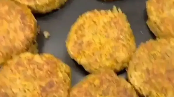 کیک سبز با سس چیلی‌ عسل + فیلم 