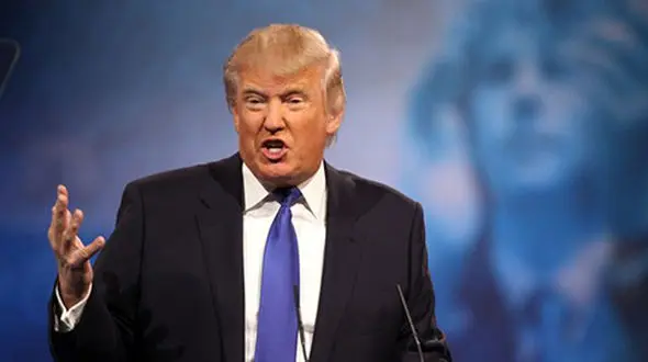 ترامپ در زمین گلف همزمان با اعلام خبر پیروزی بایدن + عکس