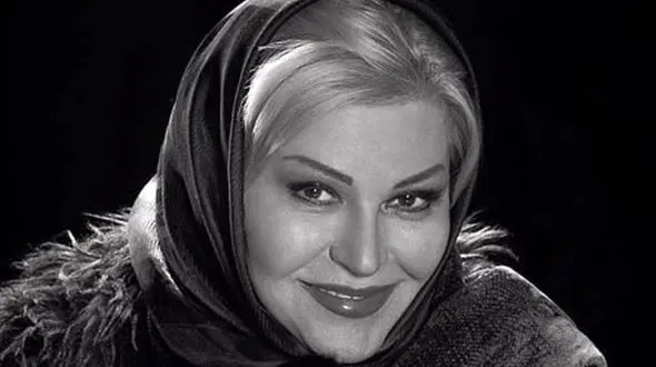 استایل خاص و متفاوت اکرم محمدی و دخترش / ماشالا انگار دختر 20 ساله است