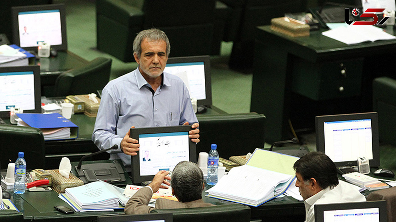 نائب رئیس مجلس: احمدی‌ نژاد به شعور مردم توهین کرد