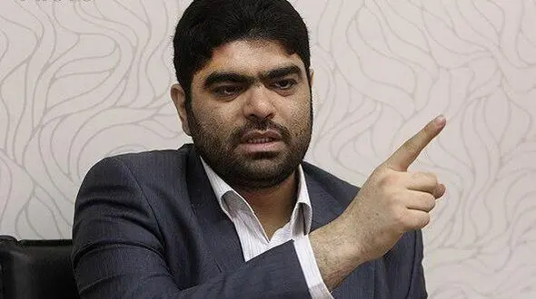 
توبیخ و برکناری مجری برنامه «پیک بامدادی» پس از ۱۰ سال اجرا
