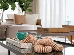 چطور وسایل چوبی، سرامیکی و شیشه‌ ای را در خانه ست کنیم؟