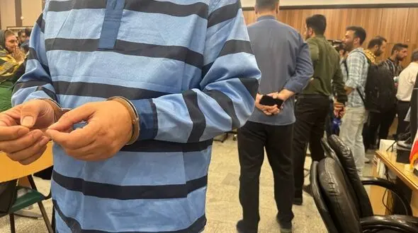 کشف ۹۰ عدد چک سفید امضا و ۳۵ کارت بانکی در مترو