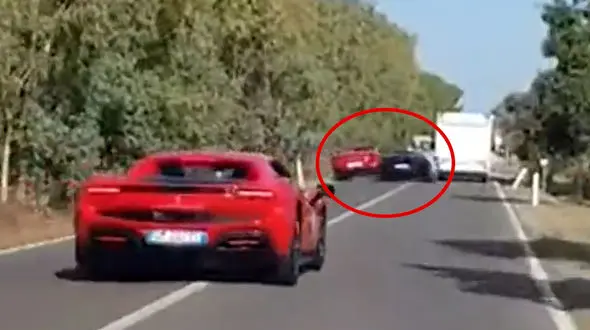 تصادف فراری با لامبورگینی در سبقت