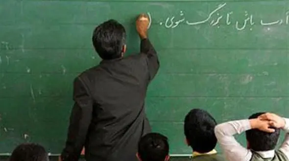 نجات دختر 7 ساله از سوی معلم فداکار