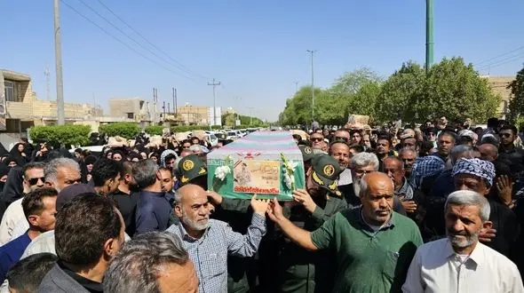 تشییع پیکر پاک سرباز شهید مجتبی بوخضیری در آبادان برگزار شد