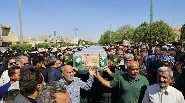 تشییع پیکر پاک سرباز شهید مجتبی بوخضیری در آبادان برگزار شد