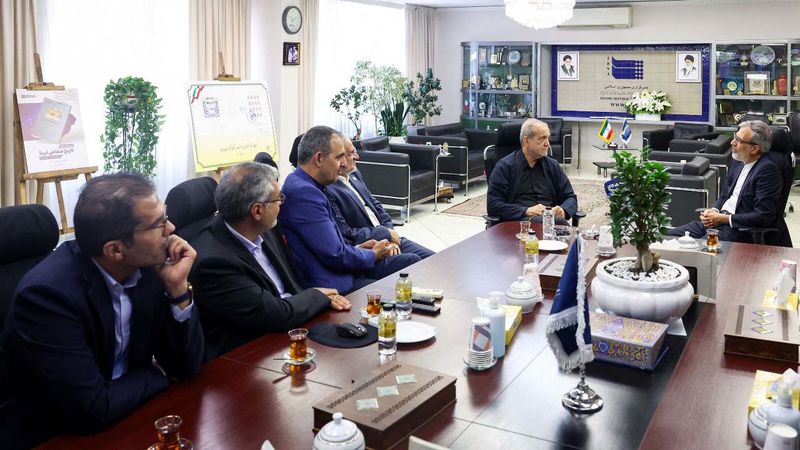 مسعود پزشکیان پیش از ظهر امروز شنبه ۱۸ مرداد، به مناسبت روز خبرنگار ، ضمن حضور در خبرگزاری جمهوری اسلامی، در جمع خبرنگاران و اصحاب تحریریه