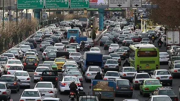 ۴۵ درصد خانوارهای شهری و ۶۲ درصد روستاییان خودرو ندارند  