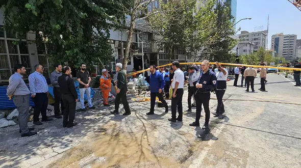 یک مصدوم در فرونشست زمین میدان ونک تهران