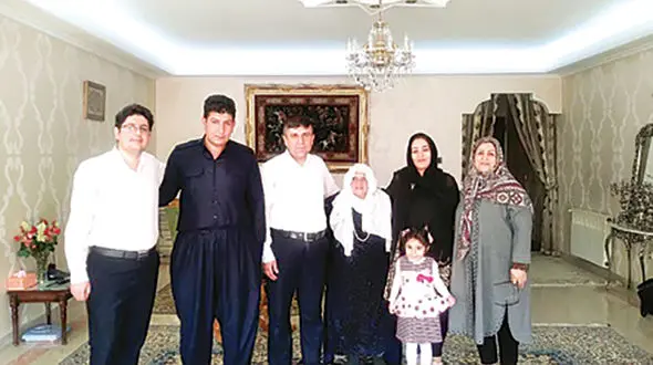  یکی از بازماندگان نسل کشی حلبچه مادر خود را پس از سال ها پیدا کرد+ عکس
