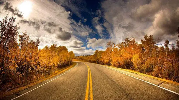 ببینید / نما هنگ بی کلام آرامش بخش به هنگام رانندگی و لذت بردن از طبیعت  سرعین 