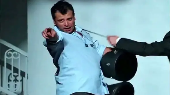 فیلم آواز شاد؛ روزبه حصاری آهنگ بازم شراره میزنه و میخونه آخرش چه ریز و خفن اومد