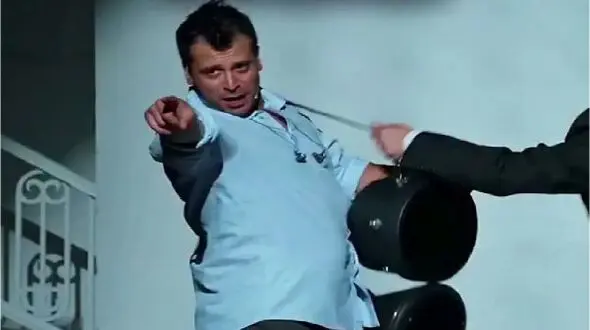 فیلم آواز شاد؛ روزبه حصاری آهنگ بازم شراره میزنه و میخونه آخرش چه ریز و خفن اومد