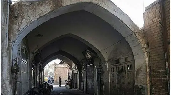 طاق قمی‌پوش در معرض خطر فراموشی
