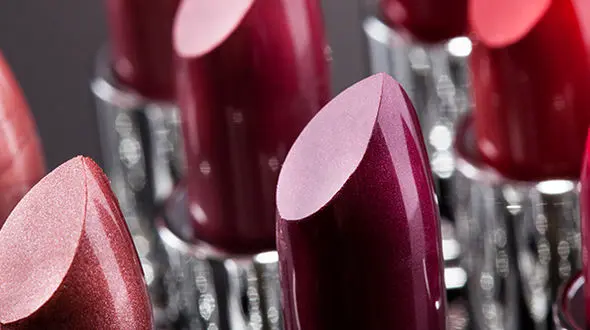 رژلب از چه موادی ساخته می‌شود؟