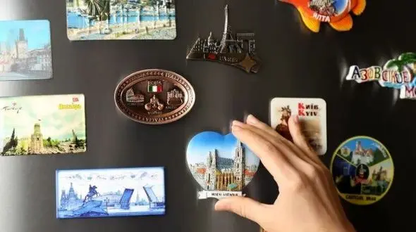 آیا آهن‌ ربا روی در یخچال به آن آسیب می‌ زند؟