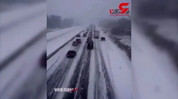 فیلم لحظه تصادف وحشتناک تریلی با 100 خودرو در بزرگراه برفی 