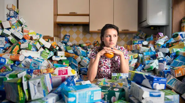  عکاس خلاقی که زباله های خانه خود را تبدیل به اثری هنری کرد +عکس های دیدنی 