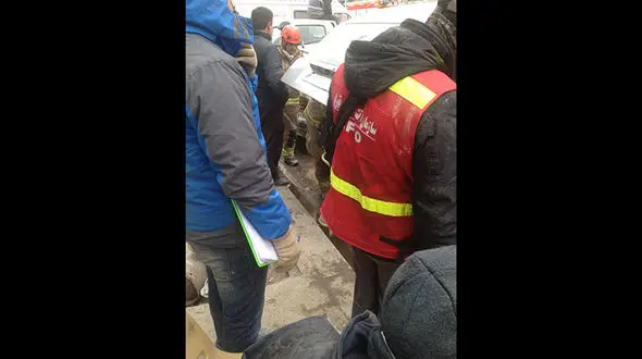 پیدا شدن دست قطع شده از زیر آوارهای ساختمان پلاسکو+ عکس