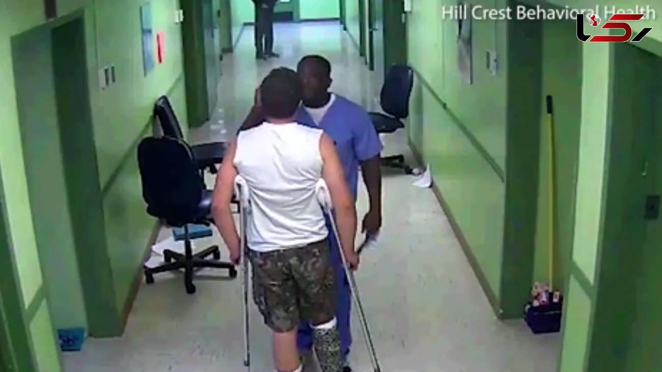 بیمار نوجوان نمی خواست به حمام برود که پرستار او را کتک زد + فیلم