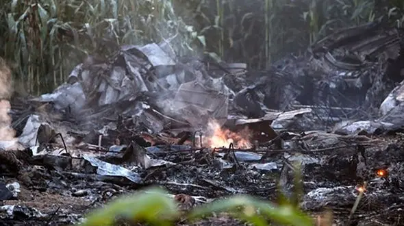 فیلم لحظه سقوط هواپیمای اوکراینی حامل 12 تن مواد منفجره / 8 نفر کشته شدند