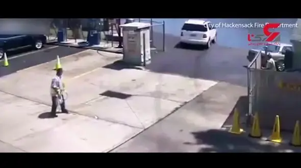 لحظه سقوط ماشین خانم راننده به داخل دریاچه/ به جای ترمز گاز داد !+ فیلم