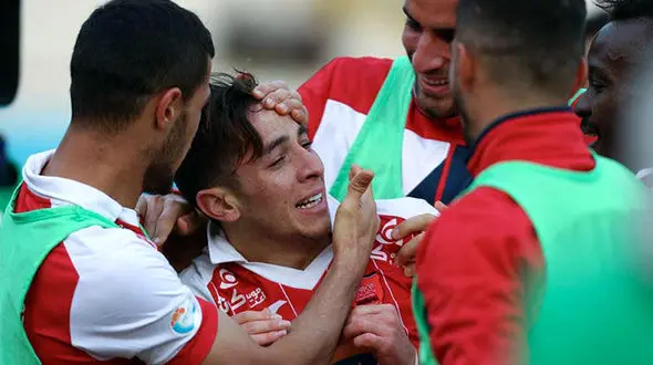 تمرین شادی گل احمدزاده با هواداران قبل از بازی 