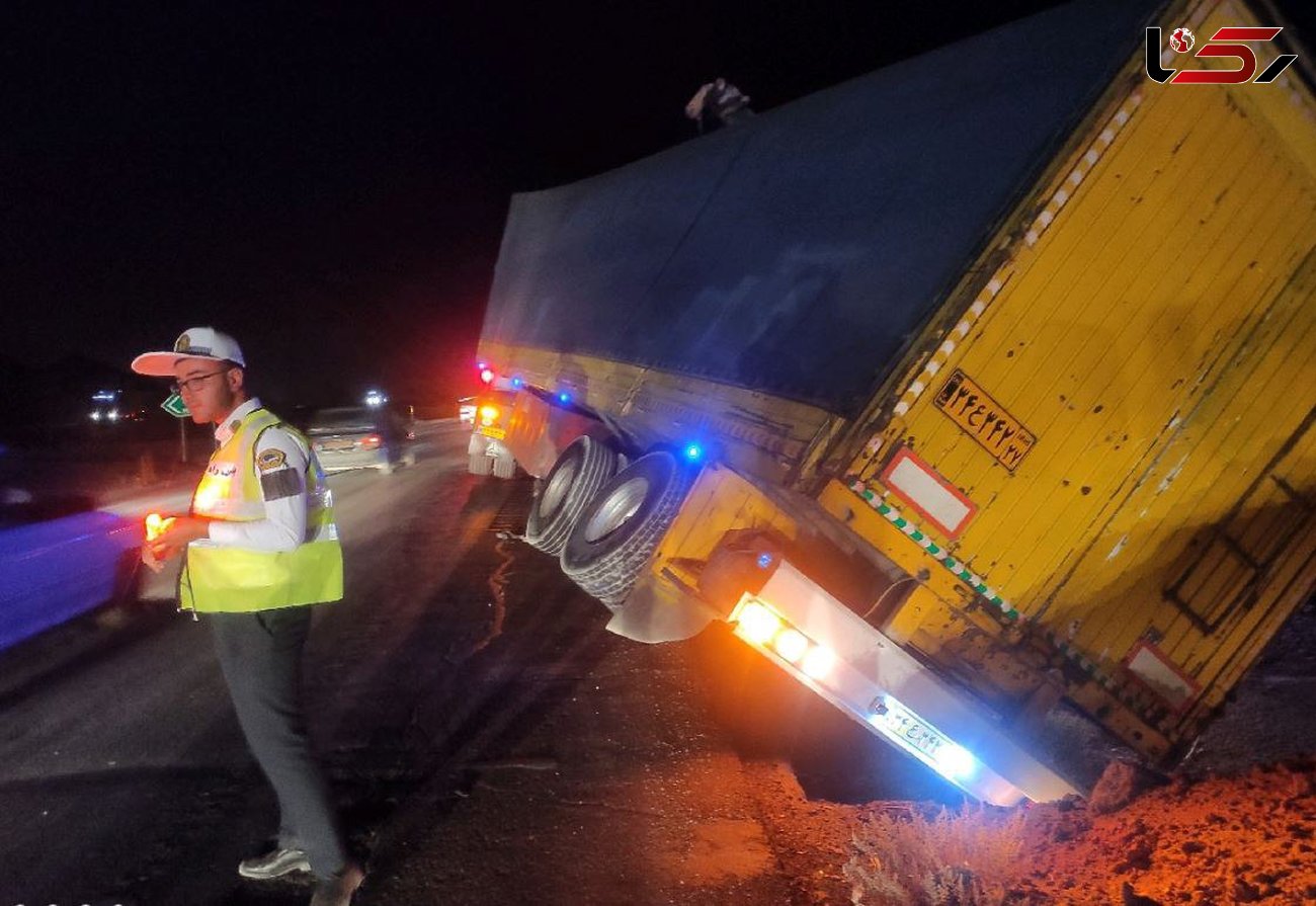 سقوط کامیون از پل در محور مهریز ـ یزد/ حادثه مصدوم نداشت