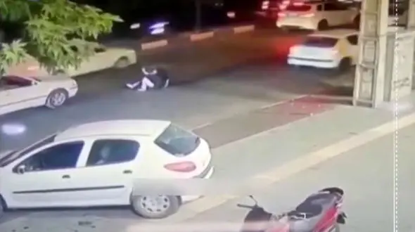 تصادف عجیب خودروی 207 با عابر پیاده در ارومیه