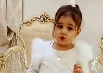 فیلم آواز دلبرانه دختر بچه زیبا با آهنگ طلیسچی /  پاش قد فندقه تازه تاتی میره میرقصه همه تو کف موندن