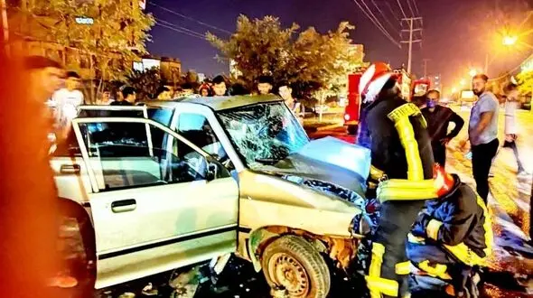 برخورد پراید با تیر برق حادثه آفرید/ در کرمانشاه رخ داد