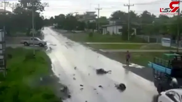 تصادفی که سرنشینان موتور را به پرواز درآورد! + فیلم 