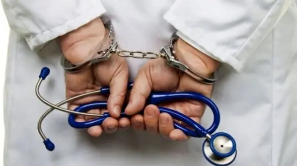 دستیار پزشک دندانپزشک شد! / او در خانه اش دنداپزشکی می کرد
