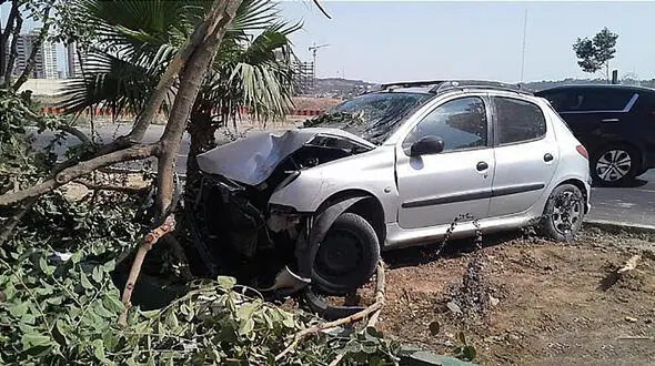 مرگ زن و مرد جوان به خاطر تصادف با درخت در گلستان + عکس