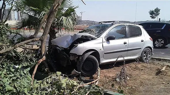 مرگ زن و مرد جوان به خاطر تصادف با درخت در گلستان + عکس