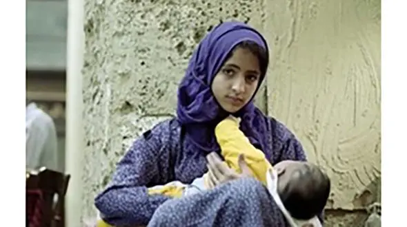 عروسک را از این دخترک معصوم گرفتند و شوهرش دادند !