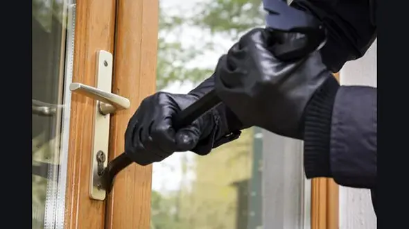 فیلمی از سرقت تلویزیون در شهر کرمانشاه/ شوکه می شوید