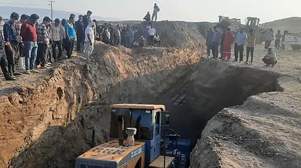 مدفون شدن مقنی فریمانی زیر خروارها خاک