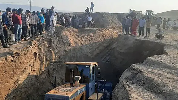 مدفون شدن مقنی فریمانی زیر خروارها خاک