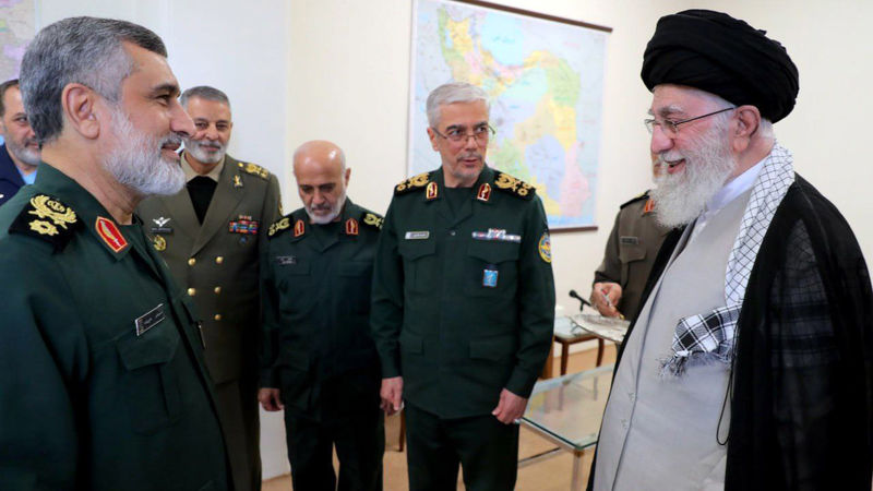اعطای «نشان فتح» به سردار حاجی‌زاده، توسط حضرت آیت الله خامنه ای فرمانده کل قوا