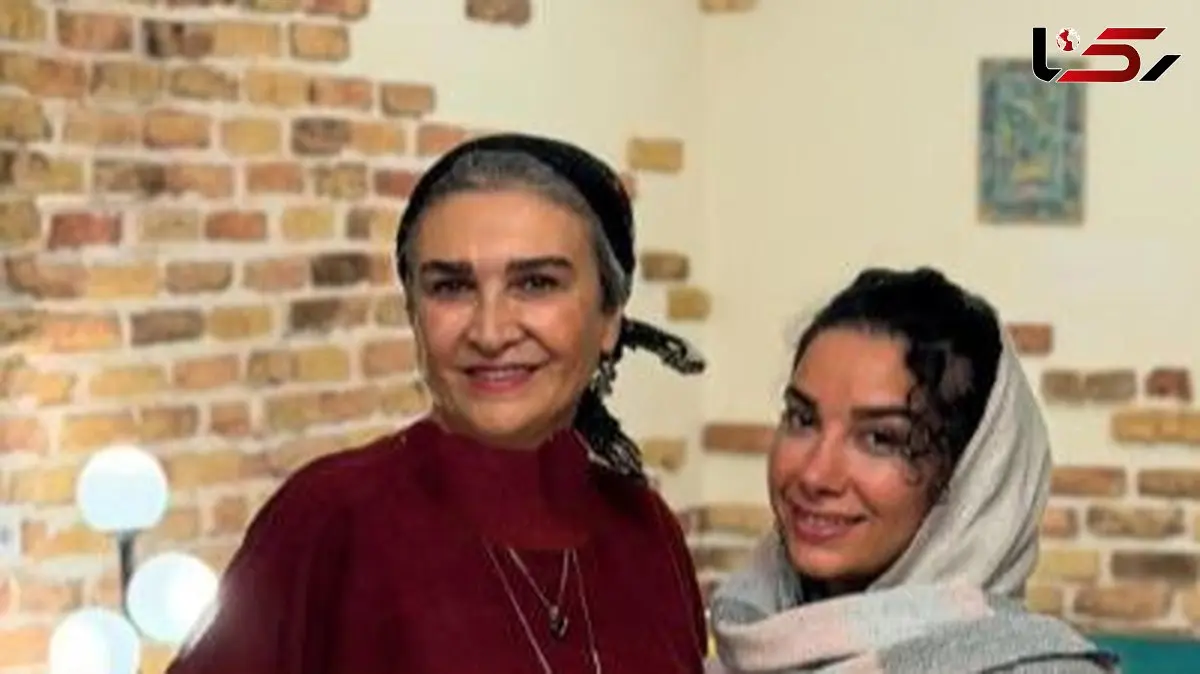 فیلم/ چرخی در خانه نقلی مینا نوروزی که هم دفتر کارشونه و هم محل زندگی؛ از مبلمانی خوشرنگ با دیزاین سنتی دیوار پذیرایی تا لوستر و آباژورهایی مُدروز و عروس‌پسند