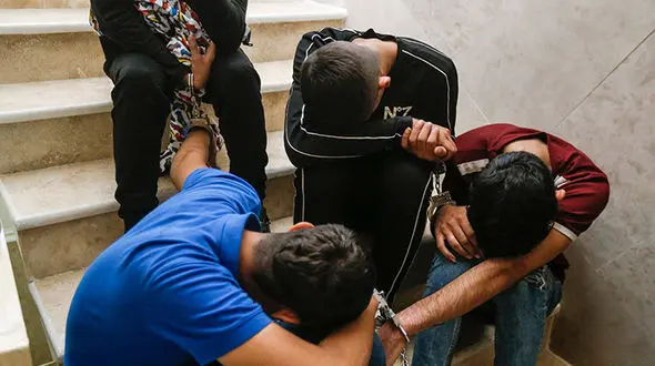 باند زورگیران ۱۸ ساله متلاشی شد/اعضای باند با سنگ زورگیری می‌کردند
