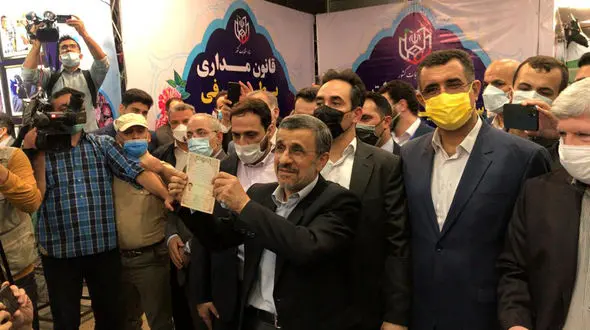 عکس های لحظه به لحظه ثبت نام احمدی نژاد در انتخابات 
