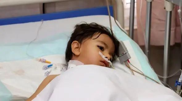 برای راستین کوچولو دعا کنید / او در شاهچراغ هدف گلوله های مرد تروریست قرار گرفت + عکس